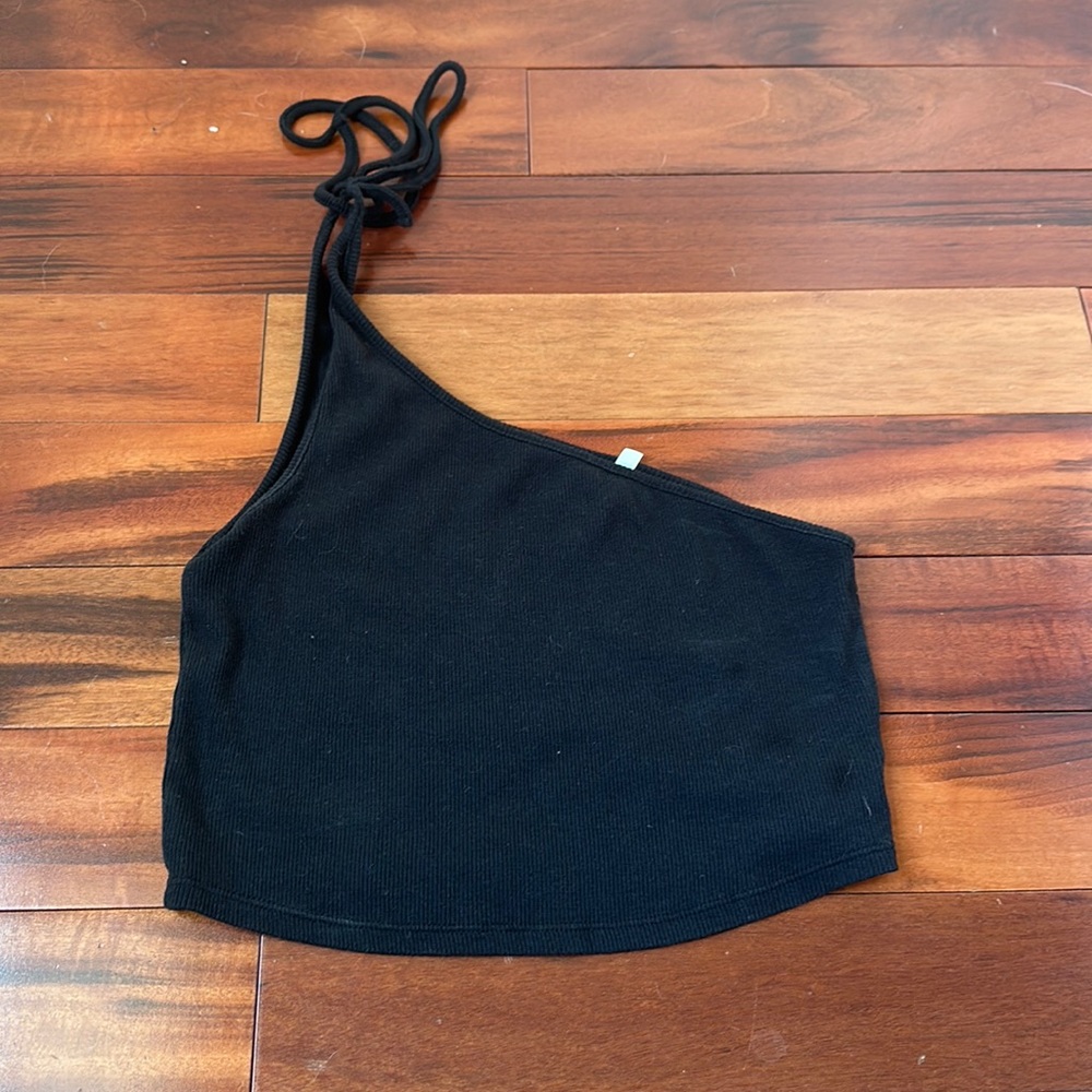 One shoulder top